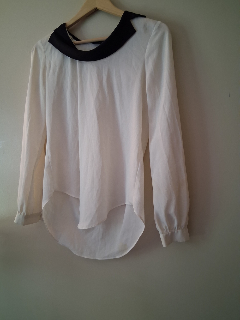 Allen B. By Allen Schwartz Cream Blouse with Black Collar